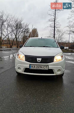 Хэтчбек Dacia Sandero 2009 в Киеве