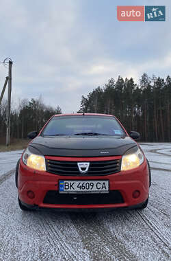 Хетчбек Dacia Sandero 2011 в Сарнах