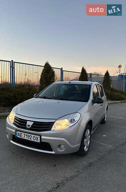 Хэтчбек Dacia Sandero 2011 в Новомосковске