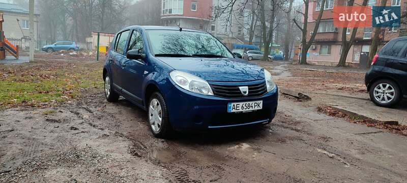 Хетчбек Dacia Sandero 2009 в Дніпрі