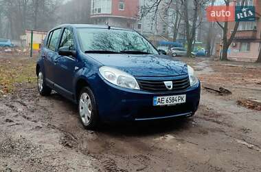 Хетчбек Dacia Sandero 2009 в Дніпрі