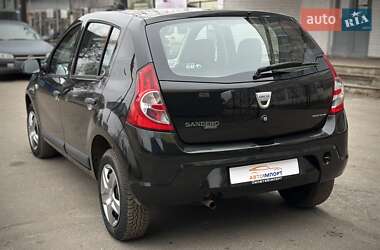 Хетчбек Dacia Sandero 2010 в Сумах