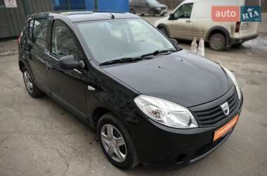 Хетчбек Dacia Sandero 2010 в Сумах