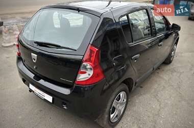 Хетчбек Dacia Sandero 2010 в Сумах