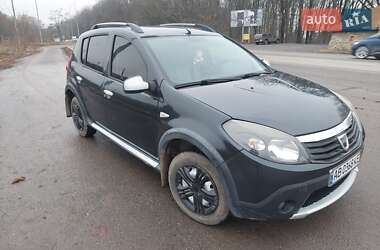 Хэтчбек Dacia Sandero 2012 в 