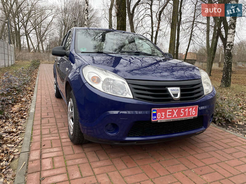 Хэтчбек Dacia Sandero 2009 в Хороле