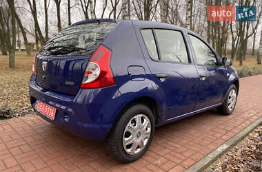 Хэтчбек Dacia Sandero 2009 в Хороле