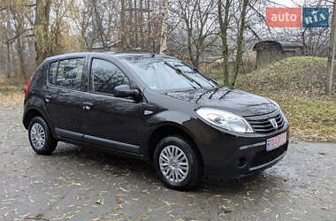 Хэтчбек Dacia Sandero 2009 в Умани