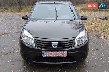 Хэтчбек Dacia Sandero 2009 в Умани