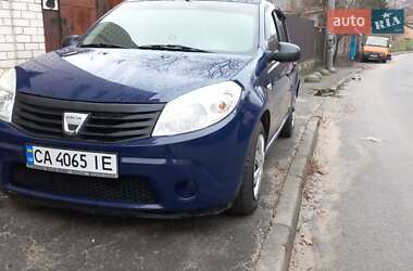 Хэтчбек Dacia Sandero 2009 в Умани