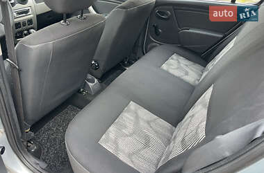 Хетчбек Dacia Sandero 2009 в 