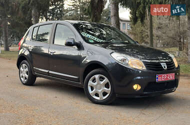 Хетчбек Dacia Sandero 2010 в Умані