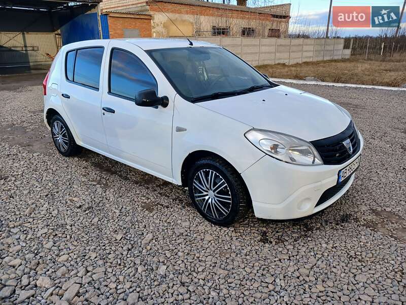 Хэтчбек Dacia Sandero 2009 в Браиловом