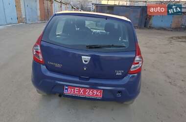 Хэтчбек Dacia Sandero 2009 в 