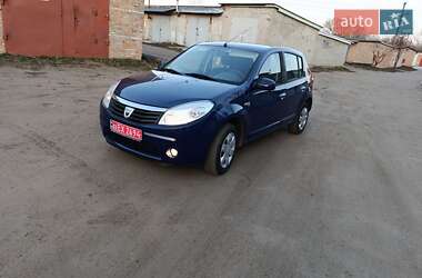 Хэтчбек Dacia Sandero 2009 в 