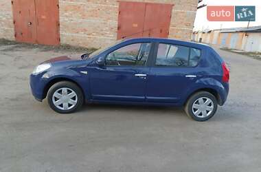 Хэтчбек Dacia Sandero 2009 в 