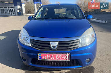 Хэтчбек Dacia Sandero 2008 в Дубно