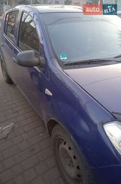 Хэтчбек Dacia Sandero 2009 в 