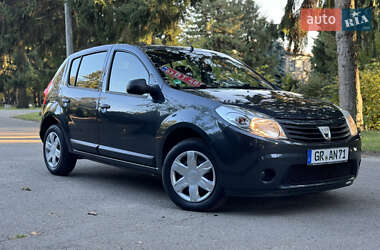 Хэтчбек Dacia Sandero 2009 в Умани