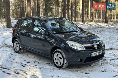 Хэтчбек Dacia Sandero 2010 в Богодухове