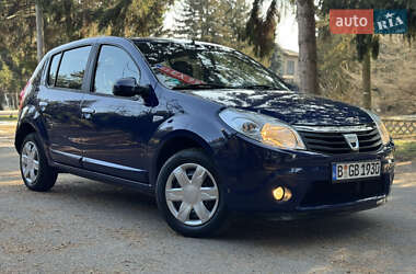 Хэтчбек Dacia Sandero 2009 в Умани