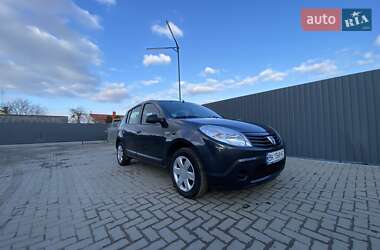 Хэтчбек Dacia Sandero 2009 в Остроге