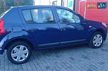 Хэтчбек Dacia Sandero 2009 в Доброполье