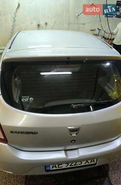 Хэтчбек Dacia Sandero 2014 в 