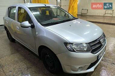 Хэтчбек Dacia Sandero 2014 в 