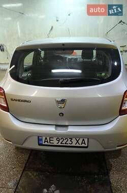 Хэтчбек Dacia Sandero 2014 в 