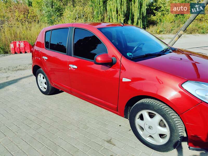 Хетчбек Dacia Sandero 2010 в Житомирі