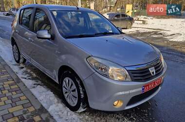 Хетчбек Dacia Sandero 2009 в Чернігові