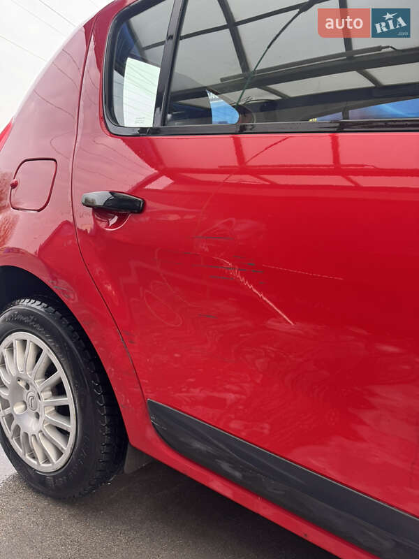 Хэтчбек Dacia Sandero 2009 в Киеве