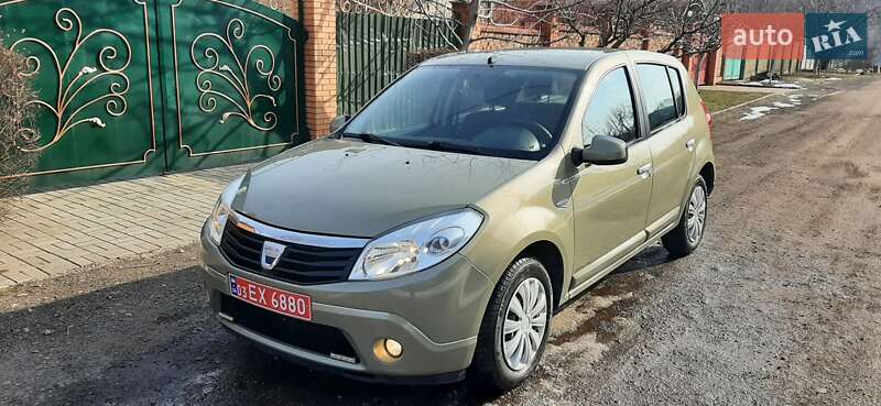 Хэтчбек Dacia Sandero 2009 в Чернигове