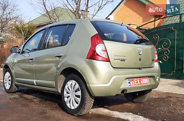 Хэтчбек Dacia Sandero 2009 в Чернигове