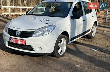 Хэтчбек Dacia Sandero 2010 в Рожище