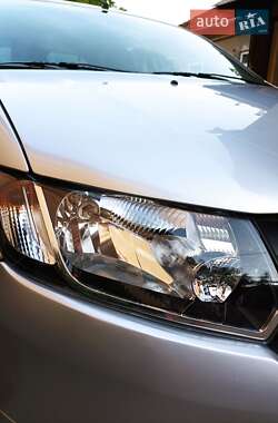 Хэтчбек Dacia Sandero 2014 в 