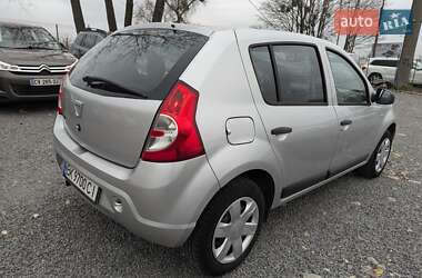 Хэтчбек Dacia Sandero 2011 в Ровно