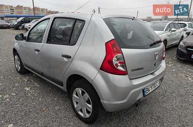 Хэтчбек Dacia Sandero 2011 в Ровно