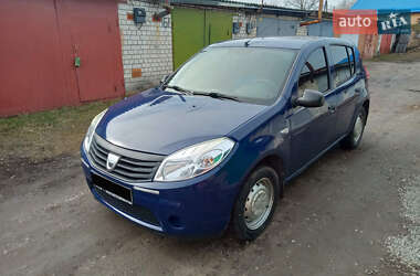 Хетчбек Dacia Sandero 2009 в Глухові