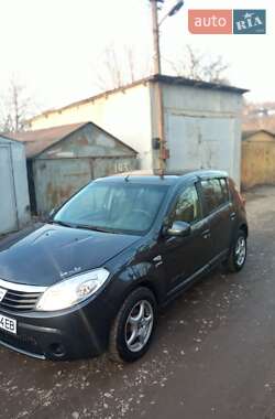 Хэтчбек Dacia Sandero 2011 в Черновцах