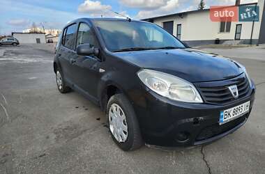 Хэтчбек Dacia Sandero 2009 в Ровно