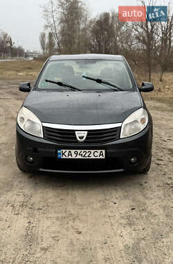 Хэтчбек Dacia Sandero 2008 в Киеве