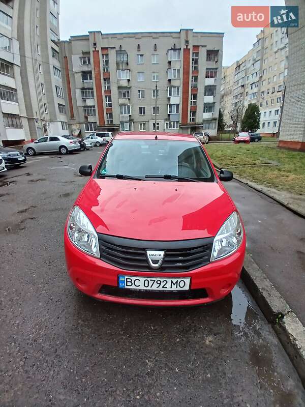 Хэтчбек Dacia Sandero 2009 в 