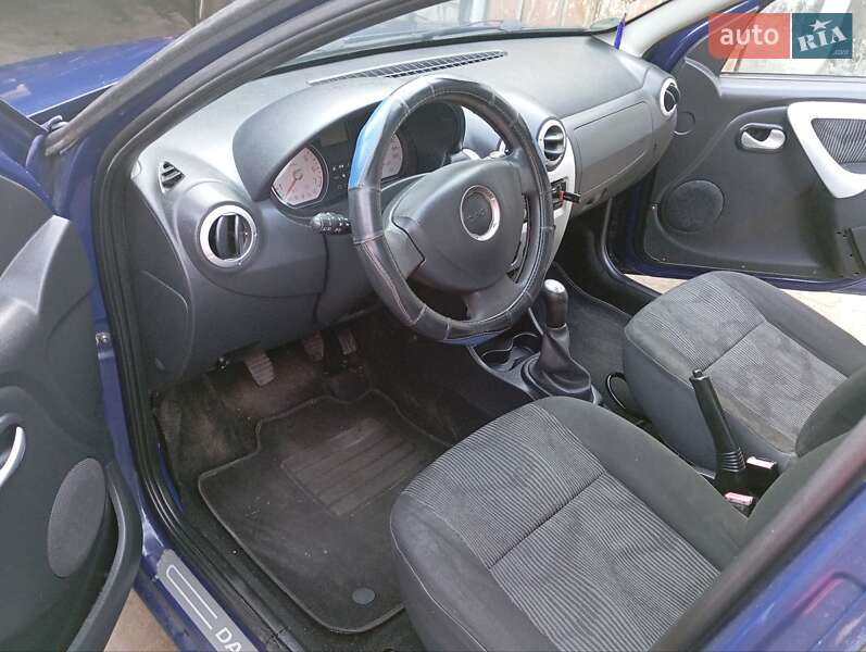 Хэтчбек Dacia Sandero 2008 в Вознесенске