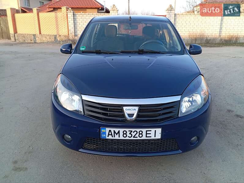 Хэтчбек Dacia Sandero 2008 в Вознесенске