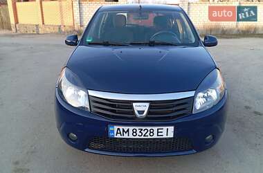 Хэтчбек Dacia Sandero 2008 в 