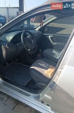 Хэтчбек Dacia Sandero 2012 в 