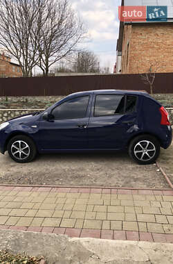 Хэтчбек Dacia Sandero 2009 в 