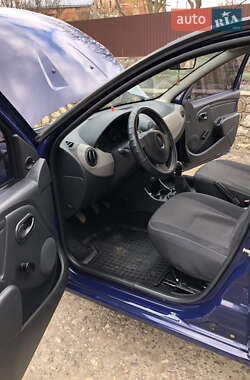 Хэтчбек Dacia Sandero 2009 в 